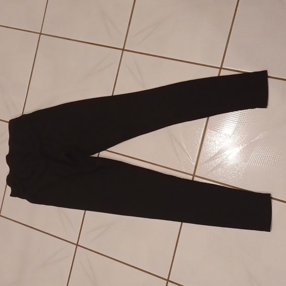 $4 Add-on Black Leggings - Size Medium - Picture 3 of 4